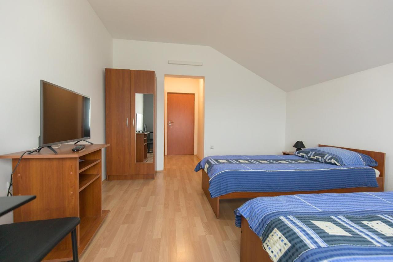 Guesthouse Capistro Bilje Esterno foto